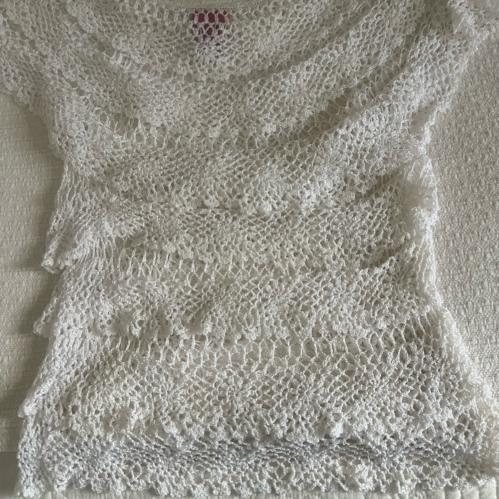 Beautiful Crochet top ! - Picture 2 of 4
